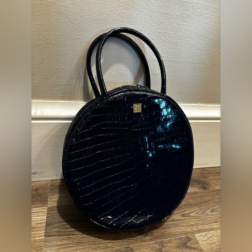 Givenchy Round Navy Croc-Embossed make-up Bag travel luxury convenient - Picture 8 of 12
